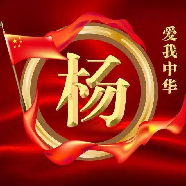 16岁黄多多一身碎花吊带裙，优雅温婉，褪去了脸上稚气的婴儿肥